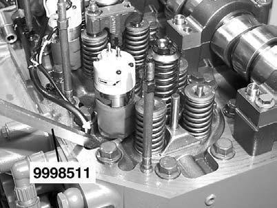 Volvo Trucks North America, Inc. Date Group No. Page TSI 11.2001 210 004 5(18) 8 11 Clean around the unit injectors.