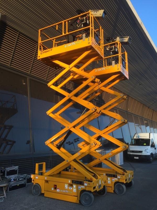 the tightest spaces, fit through standard doorways and can be transported in lifts Scissor Lift Electric 5.