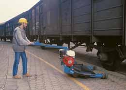 840 mm) Can be easily moved to the track location thanks to its rubber tired wheels Swivelling control handle for dual directional capability: move the wagons in either direction without removing the