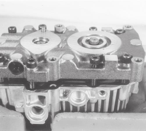 Cylinder Block Kit with Rubber Band With the swashplate in the neutral (0 angle) position and the transmission housing laying on its side, install the pump cylinder block kit onto the pump shaft in