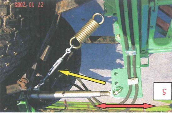 ground, and adjust the upper link to ensure the brush headstock is vertical.