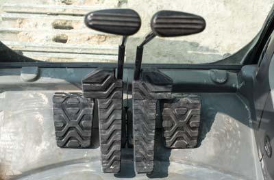 Seat The mechanical suspension seat provide a variety of adjustments to accommodate a wide range of operators.