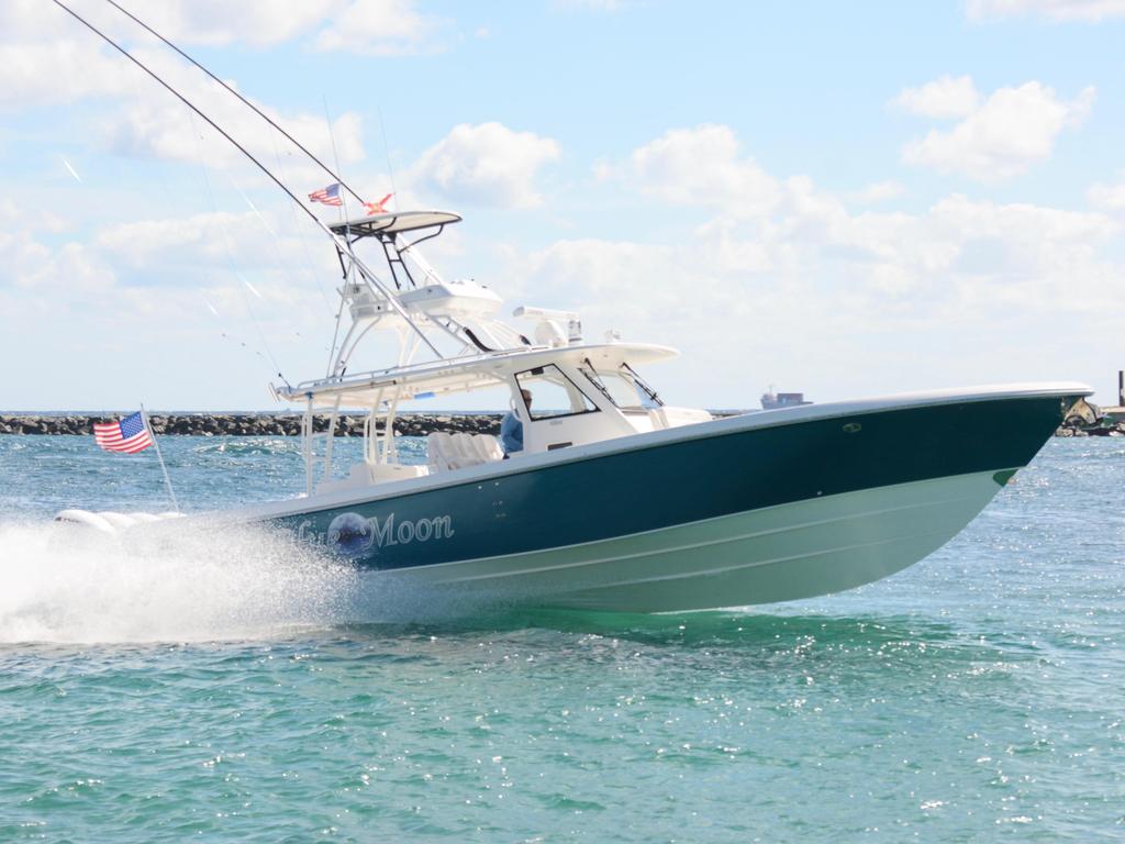 This 435 also qualifies for the Everglades FACTORY 5-year stem to stern warranty!