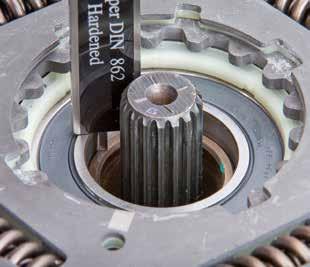 such that it can move in the central plate. This movement occurs as a result of the design and is used to compensate for the radial offset.