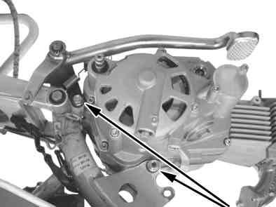 the cable to the clutch cable receiver, being careful Adjust cable. not to stretch it too tight. Clutch lever COMP. Clutch cable Caution : Be sure to follow the specified torque. Torque: 10 N m (1.