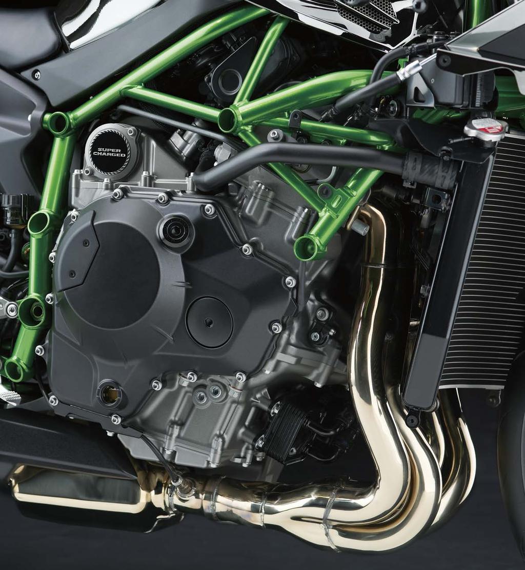 THE QUEST FOR POWER Power Unit Designed to Withstand the 300 PS Output of the Closed-course Ninja H2R Despite it s familiar In-Line Four configuration, the Ninja H2 power unit is loaded with