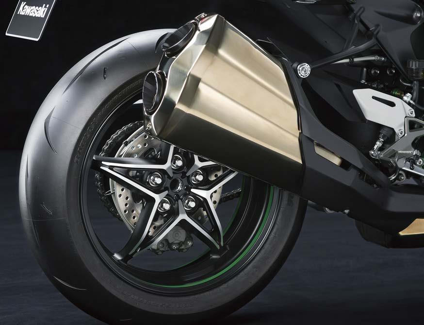 HIGH-SPEED STABILITY & LIGHT HANDLING Original-design Wheels Cast aluminium wheels were designed specifically for the Ninja H2.
