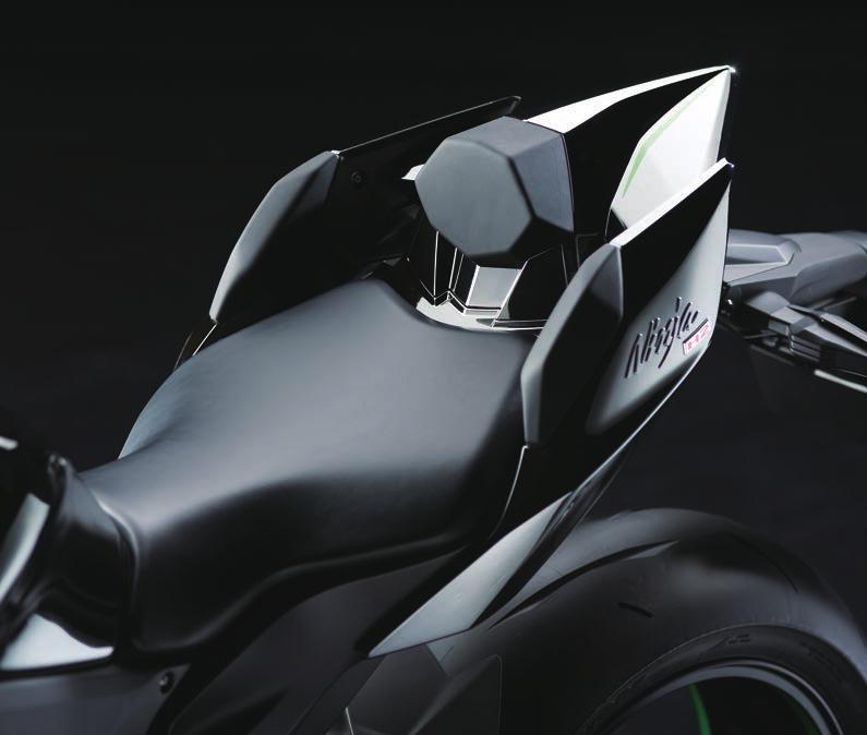 MAN-MACHINE INTERFACE Seating for One Riding Position & Ergonomics The kind of riding for which the Ninja H2 was designed, and a desire for a compact overall package resulted in a riding position