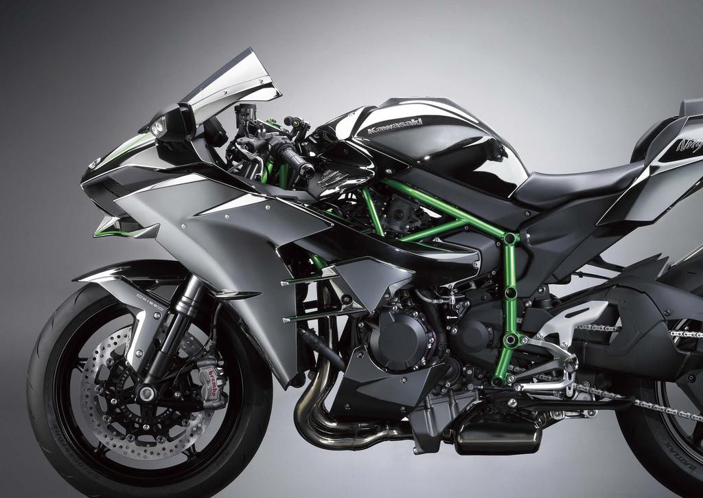 STYLING & CRAFTSMANSHIP Wanting to ensure a bold design worthy of a model that carried both the Ninja and H2 names, the prime styling concept chosen for the Ninja H2 was Intense Force Design.