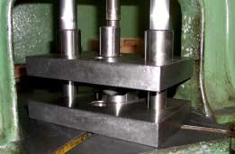 PLACE THE CRANKSHAFT TOOL INTO THE ASSEMBLY TOOL.