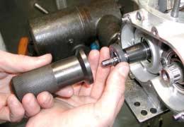 - INSTALL SEAL (GEAR SIDE) WITH SPECIAL TOOL WITH BUSH TO BE INSERTED ON THE CRANKSHAFT (P.N. 10295A) (see Fig.