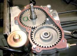 NOTE: IN THE ENGINES MNUFACTURED AFTER SEPTEMBER 05, THE FIXING OF THE GEAR ON THE CRANKSHAFT IS MADE BY A SPACER WITH AN OR WHICH IS