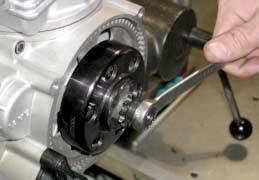 TORQUE AT 30 40 Nm (265 350 in-lb) (12 POINT WRENCH -17mm) - REMOVE THE PISTON FITTING Fig.