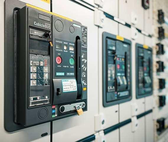 Characteristics of LV circuit breakers Releases, tripping curves, and limitation Make, Withstand & Break Currents A circuit breaker is both a circuit-breaking device that can make, withstand and
