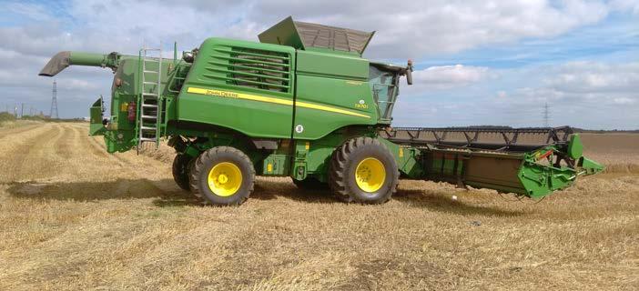 Yet by retaining straw walkers it has all the advantages of straw quality, fuel consumption and versatility of a conventional combine.