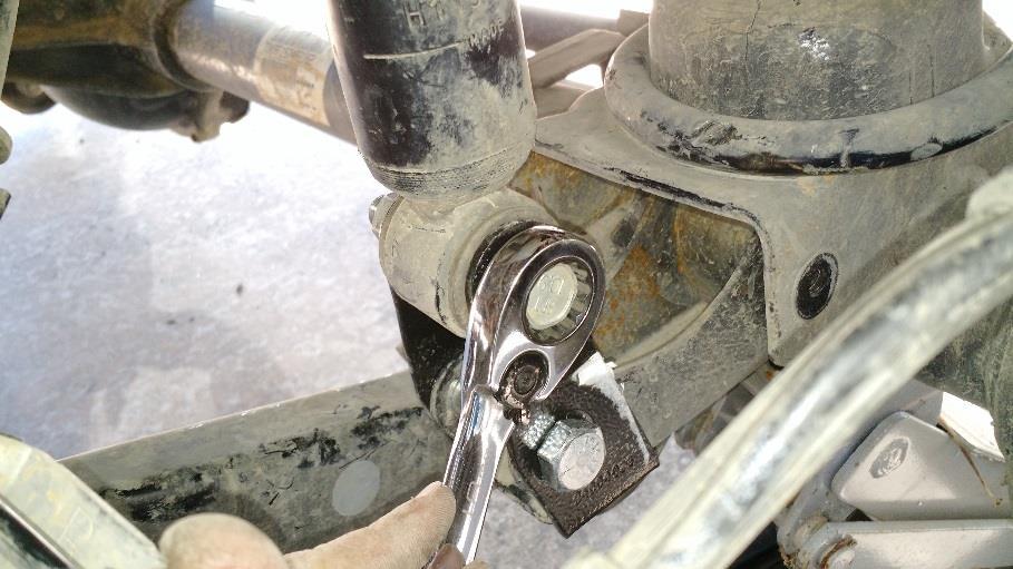 12. Looking at the sway bar end link at full droop, this is a great reason to buy quick disconnect sway bar end links from ExtremeTerrain.