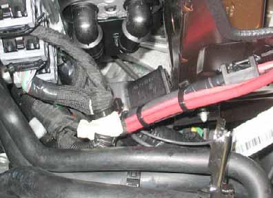 Ensure sufficient distance between exhaust system and neighbouring