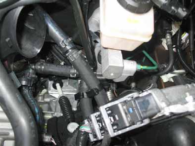 4WD / 6 gear manual transmission (SG) Attach and align hose bracket to hoses B and E.
