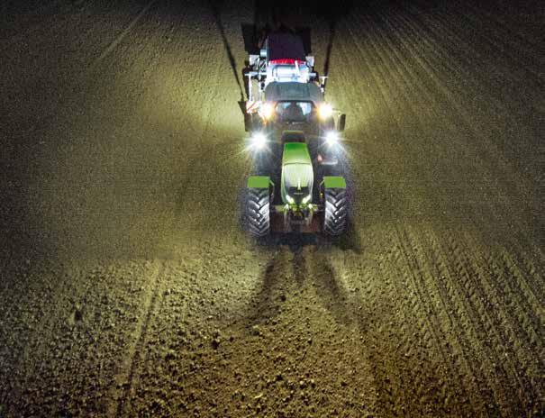permits operators to climb down from the tractor safely, even in the dark.