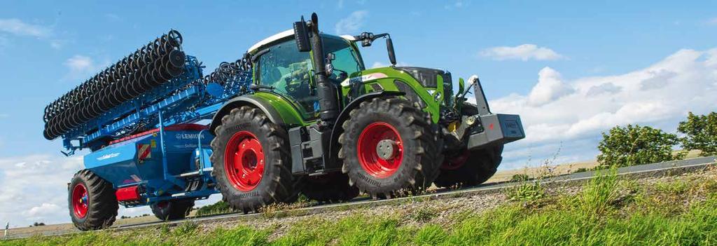 Because versatility belongs to perfection The Fendt 700 Vario offers a number of features that will make your everyday work easier. - Higher lift capacity of 10,360 dan - Up to 14 t perm.
