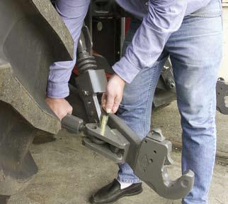 In a matter of minutes and without the use of tools, the lower links on the 700 Series tractors can be set to rigid or swinging position, depending on implement requirements.