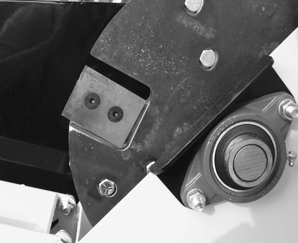 MAINTENANCE & SERVICE Knives The performance of the chipper will depend largely on the condition of the knives.