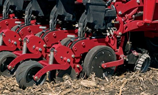 A new Rowtrac Carrier System, unmatched terrain flexibility and in-furrow fertilizer capability, along with automatic adjustments to meet optimal planting windows, give your crop the best opportunity