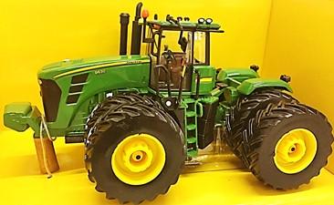 #137 $ Ertl 1/16 John Deere 4620 tractor from 2002. This Model is New In Box.
