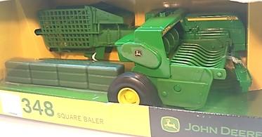 LNIB from 1995. #267 $ Ertl 1/16 John Deere 4955 tractor with MFWD.