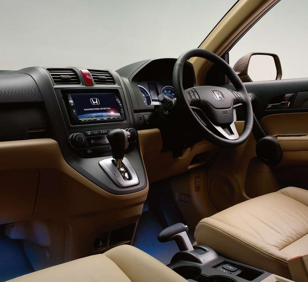 10 11 INTERIOR LUXURIOUS Style the interior of your CR-V to your own personal taste.