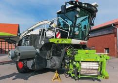 For heavy crops, the clearance between the accelerator and the rear wall can be increased hydraulically by up to 10 mm.
