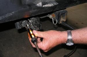 Optional: If Your Trailer has Electric Brakes 1. Touch the test light to the Electric Brakes pin. This only applies if your vehicle is equipped with an electric brake controller. 2.