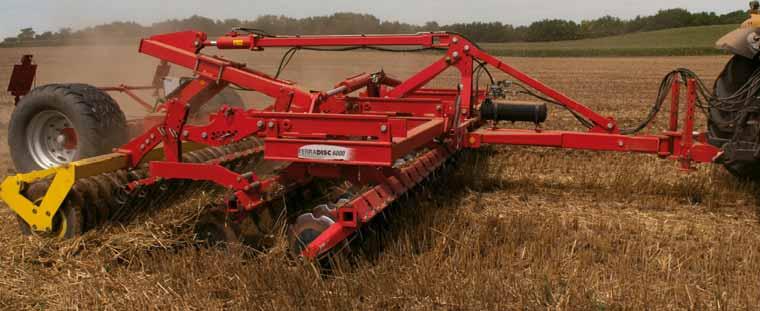 The new TERRADISC short disc harrow features a sturdy main frame with 2 cross beams for the discs and mounting arms for rear rollers.