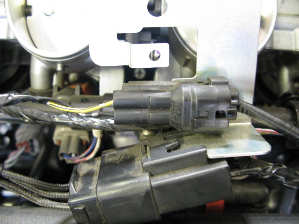 Once the injector connections explained in the previous step have been made, two s will remain unconnected on the same