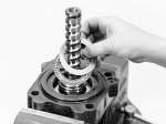 Assemble the input shaft end of the assembly into the valve housing (5) until it is firmly seated. Assemble bearing and thrust washer 20.