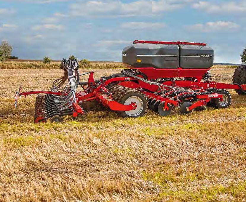 with the TurboDisc seed coulters. The optional three-point linkage on the Focus 6 TD allows for a faster and simpler changing from the seeding bar to a Maestro RC seed unit.