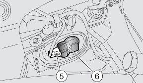 HIGH BEAM BULB Working from the rear left side of the windshield, remove the connector (5). Turn the bulb holder (6) anticlockwise and remove it.
