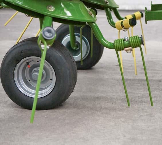 Five coils on each Super C steel spring tine give flexibility and strength.