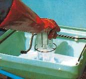 It enables the operator to rinse himself in case of contamination by chemical products.