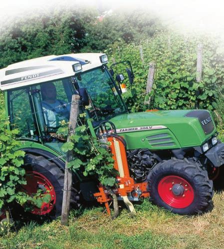 Perfect midmounting area for economical implement combinations Efficent midmounting area Thanks to the large free space on the three and fourcylinder tractors, with widths up to 45 cm, implements can
