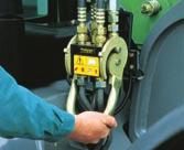 All hydraulic connections can be coupled easily and quickly with just one hand movement. Further benefits: no contamination, minimised oil leakage and foolproof connections.