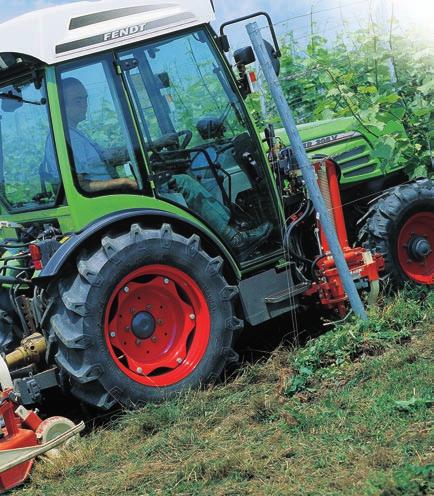 Practical advantages: Rearmounted implements can be