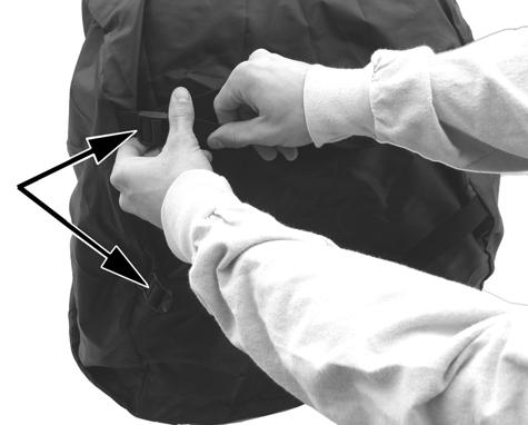 RAIN COVER: Use the supplied rain cover to help protect the bag during inclement weather. The cover is stored in the top compartment of the bag.