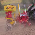 and two-axle mower (Metrac)) Independent adjustment of the aggressiveness of the individual harrow gangs The work steps can be combined in any manner, e.g. only levelling or only harrowing and rolling, etc.