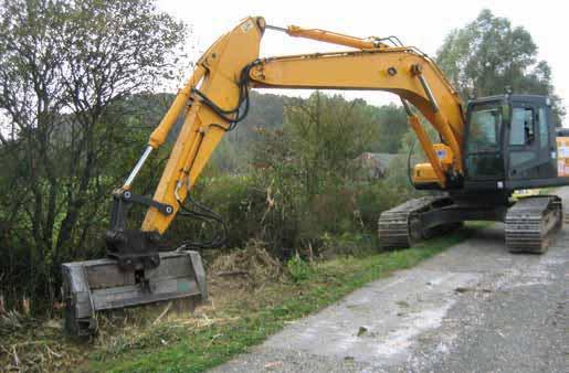 HYDRAULIC 18 FMM/EX Mulcher with swinging haers rotor for excavators having a weight between 18 and 25 t.