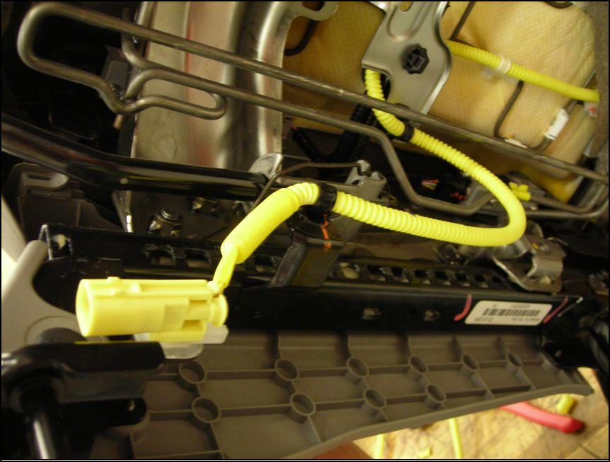 T-SB-0069-12 May 1, 2012 Page 18 of 33 SRS Seat Wire Harness Connector: Manual & Fold Flat Seat 1. Unclip the SRS seat harness connector. Remove the yellow corrugated tubing and discard.