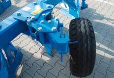 - with more ground clearance Electric wing stop adjustment Mechanical wing stop adjustment Well supported Juwel ploughs feature the new electrohydraulic TurnControl for setting of wing