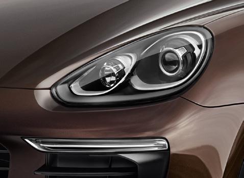 Also new is the sharper design of the Bi-Xenon main headlights with integrated daytime running lights featuring four LED spotlights, which are fitted as standard.