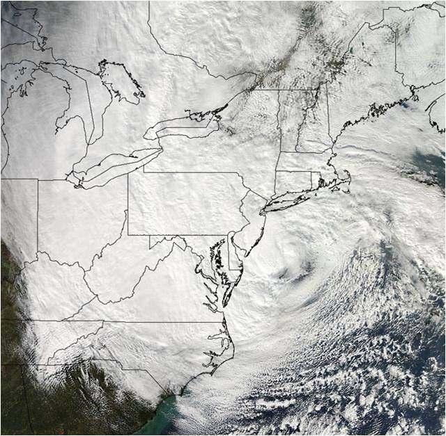 An Unprecedented Event Largest Atlantic storm on record, spanning 800 miles More than 8.