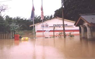 Negeri Johor merupakan salah sebuah negeri yang mengalami masalah banjir yang begitu serius di mana ia menjejaskan perjalanan mel di beberapa daerah seperti Kota Tinggi, Segamat, Muar dan Batu Pahat